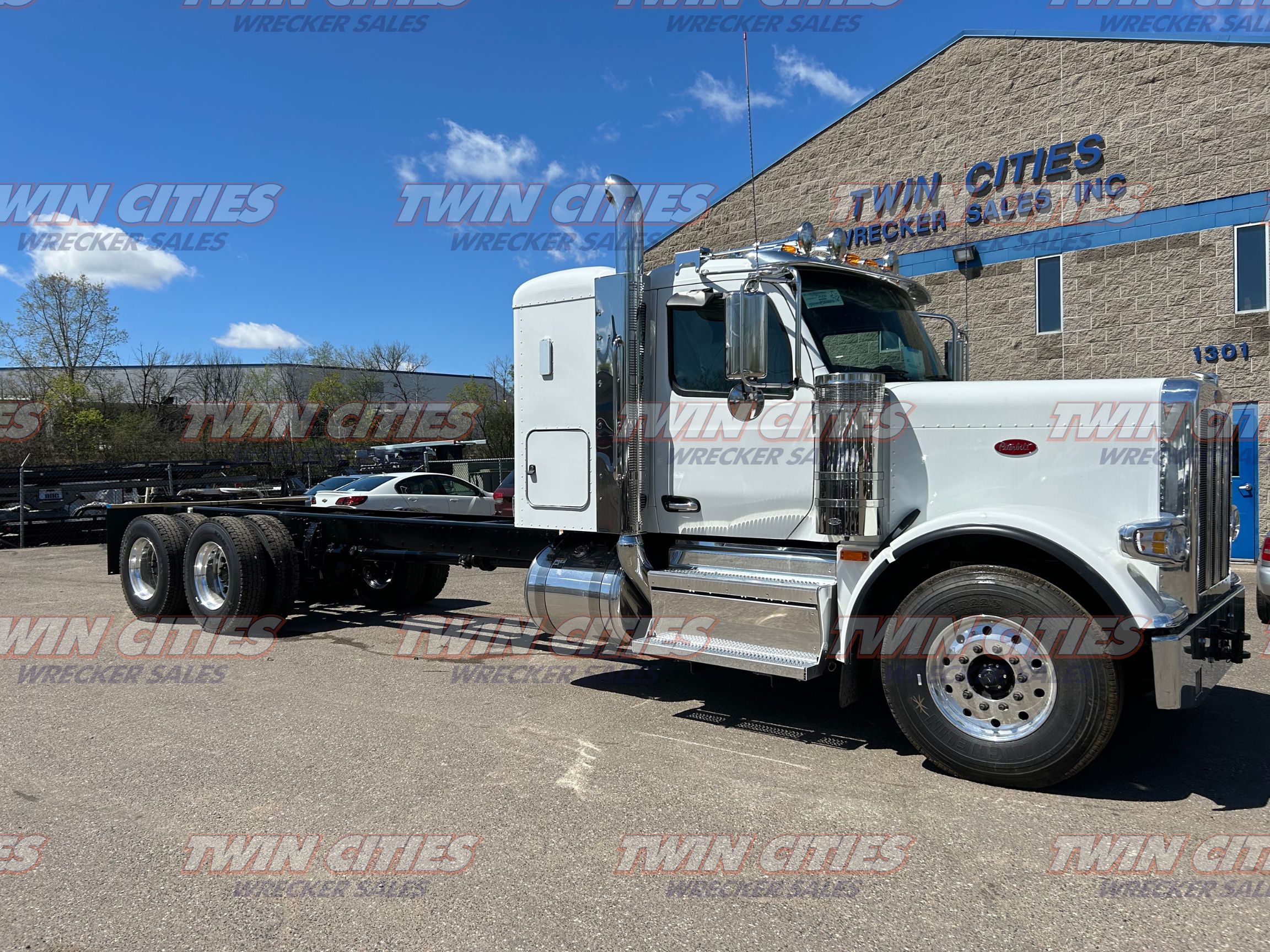 2025 Peterbilt 589 4x2