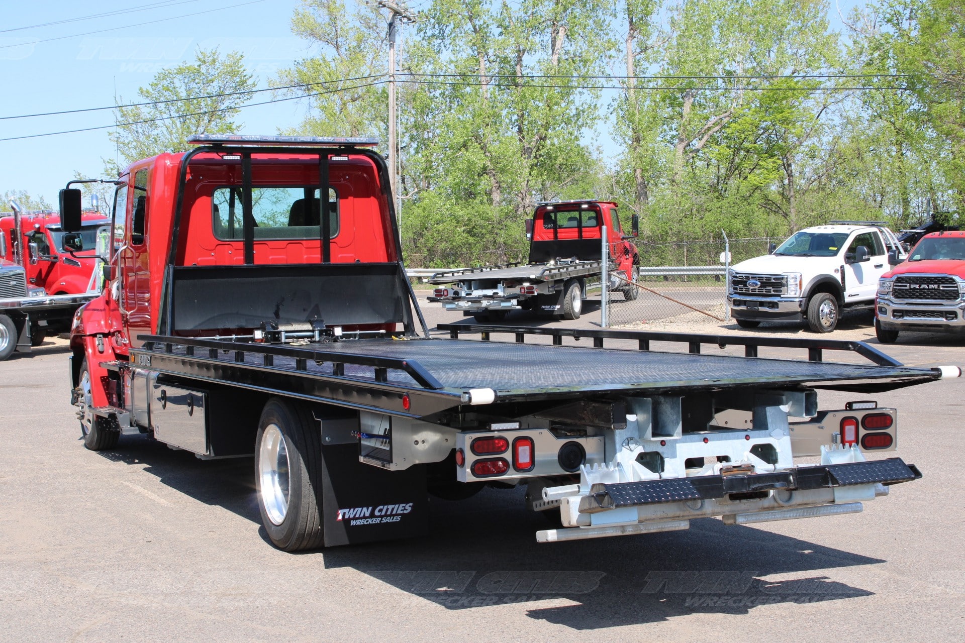 Rollback Tow Truck vs. Wrecker: Which Rig Suits Your Fleet Best?